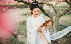 正在播放麻豆不能请假的瑜伽课